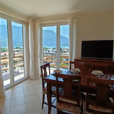 Views - Larihome A35 Apartament *